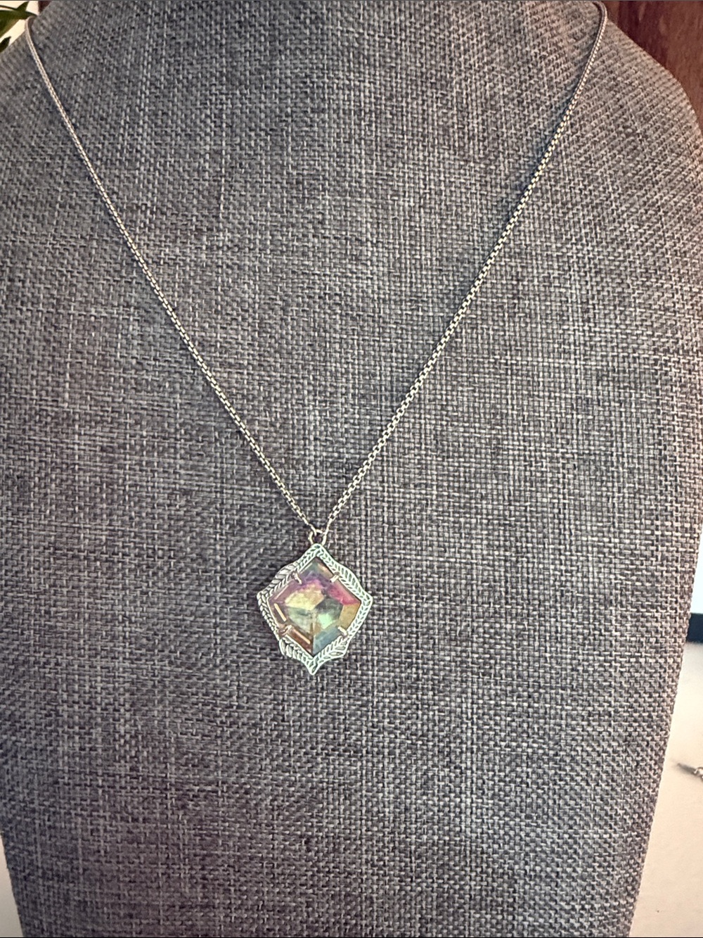 Kendra Scott Kacey Silver Pendant Neckace w Faceted Iridescent Stone